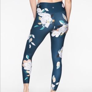NWT Athleta Blue Floral Elation 7/8 Leggings